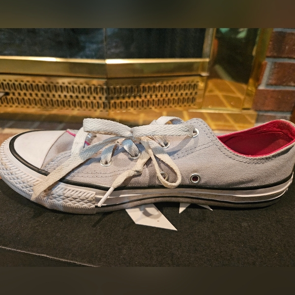 Kids Chuck Taylor's (Converse) - Picture 4 of 12